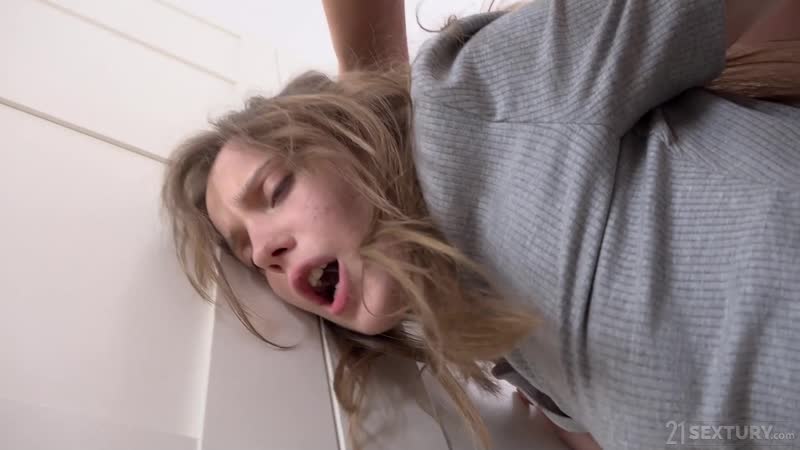 Stasia ist ihr erster Freund, Analsex, Hardcore, russischer Teenager, zierlich, Deepthroat, Gape, Gonzo, Tattoo, Creampie, Babe, Porno, Porno